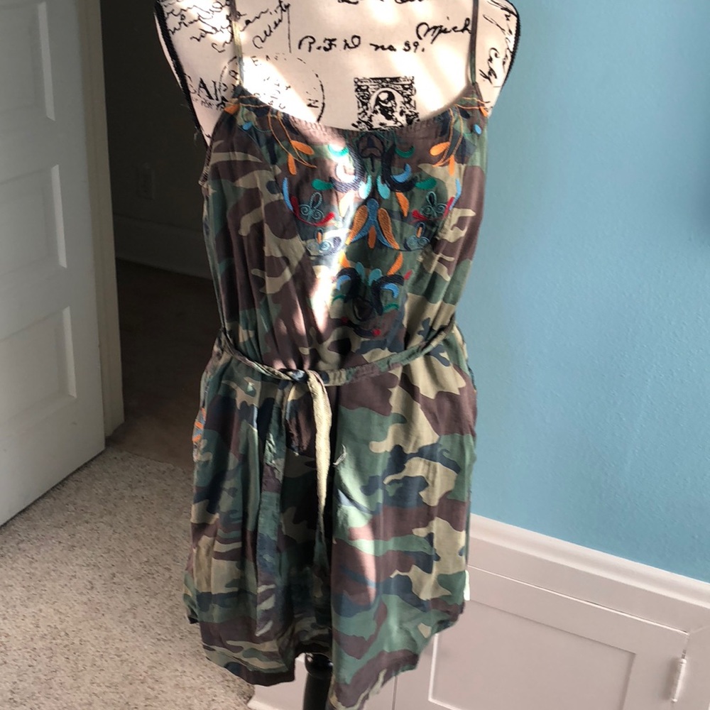 Perfect Da-nang embroidered camo cotton dress M